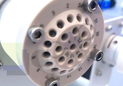 益于使用的PEEK機(jī)加工